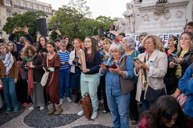 October 24, 2026, Lisbon, Lisbon, Portugal: Demonstrators take part in a protest organized by the Acampada de Lisboa housing movement, demanding affordable housing, limits on rising rents and an end to property speculation. The march takes place in central Lisbon, from Marques de Pombal to Rossio Square, following recent police removal of protest tents and the detention of 55 demonstrators during housing protests in the Portuguese capital. Lisbon Portugal  - ZUMAr238 20261024_zip_r238_089 Copyright: xRicardoxRochax
