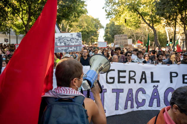 October 24, 2026, Lisbon, Lisbon, Portugal: Demonstrators take part in a protest organized by the Acampada de Lisboa housing movement, demanding affordable housing, limits on rising rents and an end to property speculation. The march takes place in central Lisbon, from Marques de Pombal to Rossio Square, following recent police removal of protest tents and the detention of 55 demonstrators during housing protests in the Portuguese capital. Lisbon Portugal  - ZUMAr238 20261024_zip_r238_053 Copyright: xRicardoxRochax