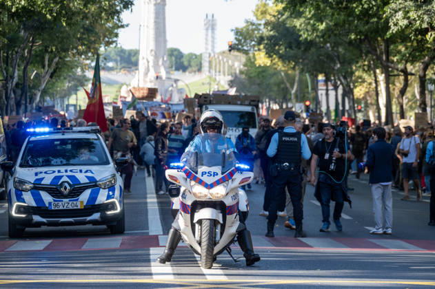 October 24, 2026, Lisbon, Lisbon, Portugal: Demonstrators take part in a protest organized by the Acampada de Lisboa housing movement, demanding affordable housing, limits on rising rents and an end to property speculation. The march takes place in central Lisbon, from Marques de Pombal to Rossio Square, following recent police removal of protest tents and the detention of 55 demonstrators during housing protests in the Portuguese capital. Lisbon Portugal  - ZUMAr238 20261024_zip_r238_058 Copyright: xRicardoxRochax