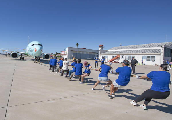 October 24, 2026, Santa Barbara, California, USA: Teams compete in the 5th annual Alpha Resource Center Plane Pull, trying to pull a 140,000-pound Alaska Airlines 737 jetliner 20 feet in the fastest time. The event is a fundraiser for the Alpha Resource Center, a nonprofit serving people with disabilities and their families. Santa Barbara USA - ZUMAh13_ 20261024_zaf_h13_002 Copyright: xPJxHellerx