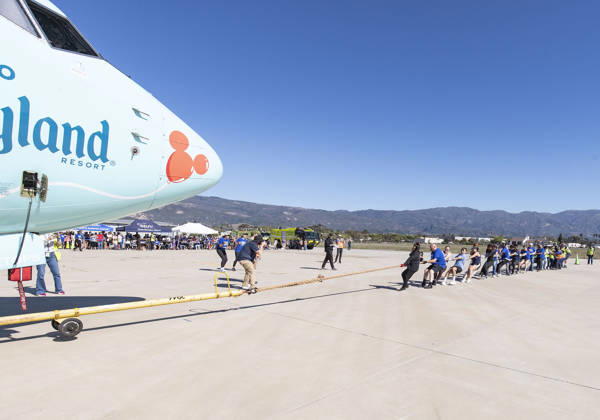 October 24, 2026, Santa Barbara, California, USA: Teams compete in the 5th annual Alpha Resource Center Plane Pull, trying to pull a 140,000-pound Alaska Airlines 737 jetliner 20 feet in the fastest time. The event is a fundraiser for the Alpha Resource Center, a nonprofit serving people with disabilities and their families. Santa Barbara USA - ZUMAh13_ 20261024_zaf_h13_005 Copyright: xPJxHellerx