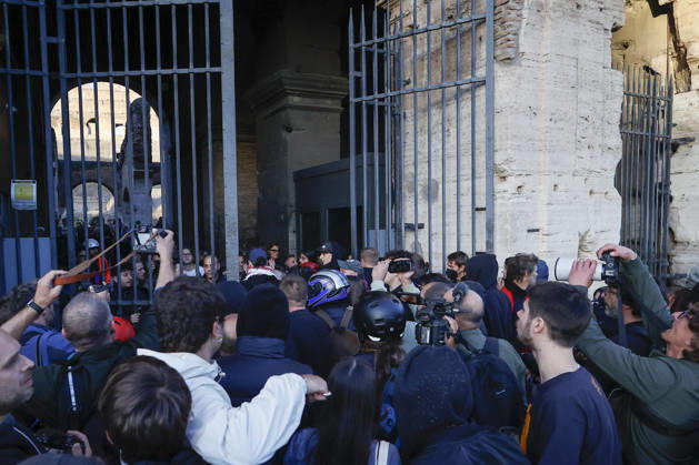 Demonstration against the Italian government in Rome ROME, ITALY, OCTOBER 24: Demonstrators attempt to enter the Colosseum during a protest against the Italian government in Rome, Italy, on October 24, 2026. Riccardo De Luca Anadolu Rome Italy. Editorial use only. Please get in touch for any other usage.  Copyright: x2026xAnadoluxRiccardoxDexLucax