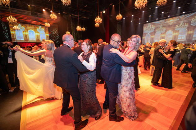 Leipzig: 30th Leipzig Opera Ball at Augustusplatz, October 24, 2026, starting at 5:00 p.m. Leipzig, Augustusplatz, Leipzig Opera House, Photographer: EHL Media, Rico Welzel. The photo shows dancing during the Leipzig Opera Ball in the opera house’s ballroom. On October 24, 2026, the 31st Leipzig Opera Ball will take place at the Lei Copyright: xEHLxMedia RicoxWelzelx 20261024_opernball-saal_6
