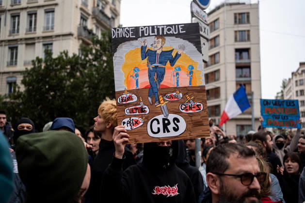 Protest against the high cost of living in Lyon on October 24, 2026 Nicolas Liponne MAXPPP Lyon 10 24 2026 A person holds a sign featuring a drawing of Emmanuel Macron with the words Political Dance written on it, during a day of protests against the high cost of living in Lyon, October 24, 2026. Protests had been banned in part of the city center following the riots on October 17. A person holds a sign featuring a drawing of Emmanuel Macron with the words Political Dance written on it during a day of protests against the high cost of living in Lyon on October 24, 2026. Protests had been banned in part of the city center following the riots on October 17. France, Oct. 24, 2026. Another day of protests this Saturday, and amid fears of r  Copyright: xMAXPPPxNicolasxLiponnex NLP202610249868 NLP202610249868