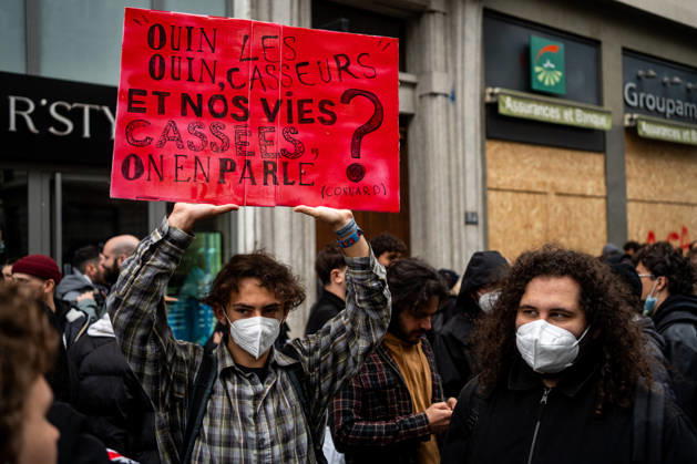 Protest against the high cost of living in Lyon on October 24, 2026 Nicolas Liponne MAXPPP Lyon 10 24 2026 A person holds a sign that reads, Wah-wah, the rioters—but what about our broken lives? during a day of protests against the high cost of living in Lyon on October 24, 2026. Protests had been banned in part of the city center following the riots on October 17. A person holds a sign that reads, Wah wah, the rioters—but what about our broken lives? during a day of protests against the high cost of living in Lyon on October 24, 2026. Protests had been banned in part of the city center following the riots on October 17. France, Oct. 24, 2026. Another day of protests this Saturday, and amid fears of renewed violence and looting, restri Copyright: xMAXPPPxNicolasxLiponnex NLP202610249870 NLP202610249870