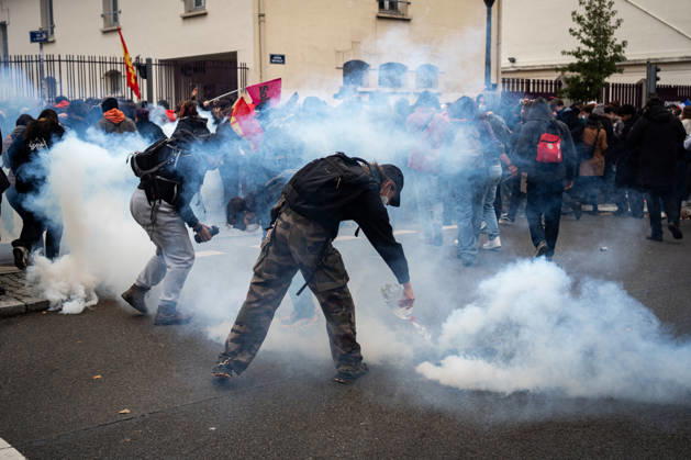 Protest Against the High Cost of Living in Lyon on October 24, 2026 Nicolas Liponne MAXPPP Lyon 10 24 2026 Police used tear gas on a procession that had set out to protest following the evacuation of Place Jean Macé during a day of mobilization against the high cost of living in Lyon, October 24, 2026. Demonstrations had been banned in part of the city center following the riots on October 17. Police used tear gas against a procession that had set out after the evacuation of Place Jean Macé during a day of protests against the high cost of living in Lyon on October 24, 2026. Demonstrations had been banned in part of the city center following the riots on October 17. France, Oct. 24, 2026. Another day of protests this Saturday, and amid fea  Copyright: xMAXPPPxNicolasxLiponnex NLP202610249879 NLP202610249879