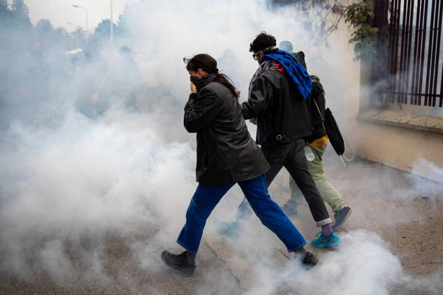 Protest Against the High Cost of Living in Lyon on October 24, 2026 Nicolas Liponne MAXPPP Lyon 10 24 2026 Police used tear gas on a procession that had set out to protest following the evacuation of Place Jean Macé during a day of mobilization against the high cost of living in Lyon, October 24, 2026. Demonstrations had been banned in part of the city center following the riots on October 17. Police used tear gas against a procession that had set out after the evacuation of Place Jean Macé during a day of protests against the high cost of living in Lyon on October 24, 2026. Demonstrations had been banned in part of the city center following the riots on October 17. France, Oct. 24, 2026. Another day of protests this Saturday, and amid fea  Copyright: xMAXPPPxNicolasxLiponnex NLP202610249885 NLP202610249885