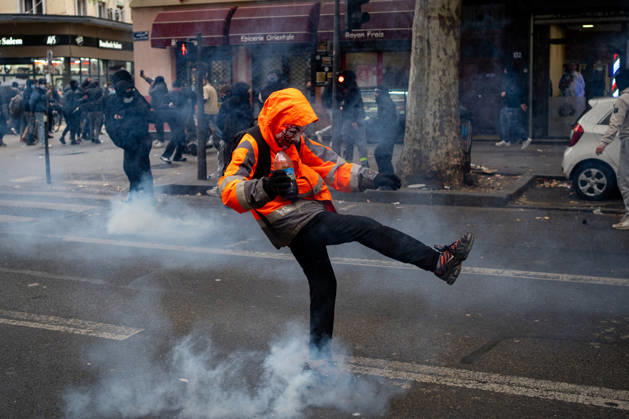 Protest against the high cost of living in Lyon on October 24, 2026 Nicolas Liponne MAXPPP Lyon 10 24 2026 A person pushes back a tear gas canister during a day of protests against the high cost of living in Lyon, October 24, 2026. Protests had been banned in part of the city center following the riots on October 17. A person pushes back a tear gas canister during a protest against the high cost of living in Lyon on October 24, 2026. Protests had been banned in part of the city center following the riots on October 17. France, Oct. 24, 2026. Another day of protests this Saturday, and amid fears of renewed violence and looting, restrictions on freedom of movement and assembly have multiplied, drawing sharp criticism from civil liberties gro  Copyright: xMAXPPPxNicolasxLiponnex NLP202610249895 NLP202610249895