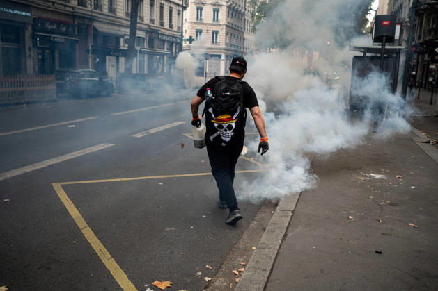 Protest against the high cost of living in Lyon on October 24, 2026 Nicolas Liponne MAXPPP Lyon 10 24 2026 A person pushes back a tear gas canister during a day of protests against the high cost of living in Lyon, October 24, 2026. Protests had been banned in part of the city center following the riots on October 17. A person pushes back a tear gas canister during a protest against the high cost of living in Lyon on October 24, 2026. Protests had been banned in part of the city center following the riots on October 17. France, Oct. 24, 2026. Another day of protests this Saturday, and amid fears of renewed violence and looting, restrictions on freedom of movement and assembly have multiplied, drawing sharp criticism from civil liberties gro  Copyright: xMAXPPPxNicolasxLiponnex NLP202610249899 NLP202610249899
