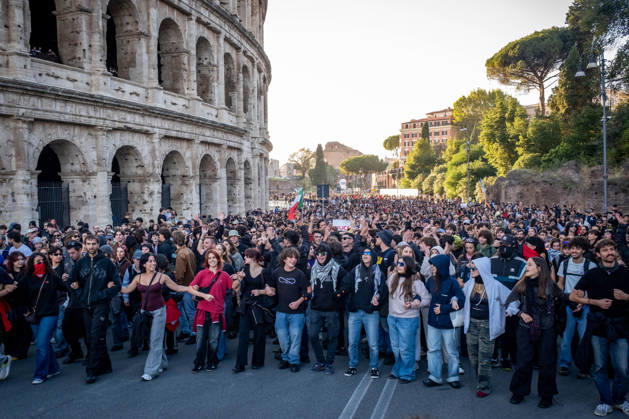 October 24, 2026, Rome, Rm, Italy: Thousands of people take to the streets to join the Get Italy out of the war march. Participants are calling for peace and protesting against the rising cost of living. Rome Italy - ZUMAg256 20261024_znp_g256_019 Copyright: xMarcoxDixGianvitox