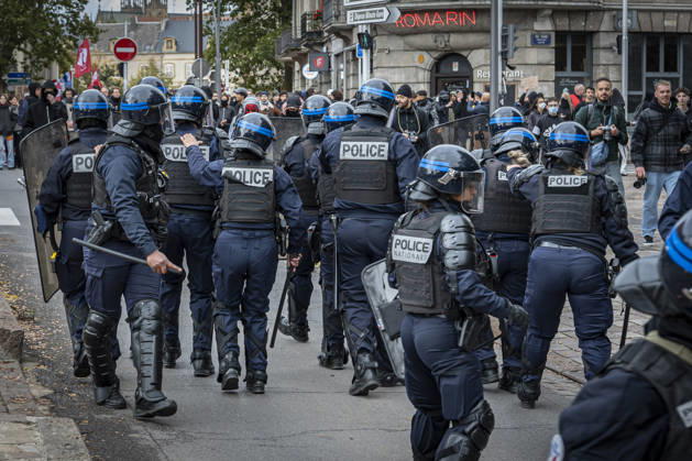 October 24, 2026, Lorraine, Metz: Once again, several hundred people are demonstrating in Metz, France, on Saturday—students, university students, labor unions, and Yellow Vests gathered at the Place de la République. From there, they marched through the city center to the Centre Pompidou Metz. Escorted by a heavy police presence, the demonstration proceeded peacefull Protest241026001.jpg