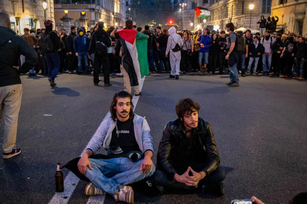 October 24, 2026, Rome, Rm, Italy: Thousands of people take to the streets to join the Get Italy out of the war march. Participants are calling for peace and protesting against the rising cost of living. Rome Italy - ZUMAg256 20261024_znp_g256_014 Copyright: xMarcoxDixGianvitox