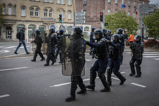 October 24, 2026, Lorraine, Metz: Once again, several hundred people are demonstrating in Metz, France, on Saturday—students, university students, labor unions, and Yellow Vests gathered at the Place de la République. From there, they marched through the city center to the Centre Pompidou Metz. Escorted by a heavy police presence, the demonstration proceeded peacefull Protest241026001.jpg