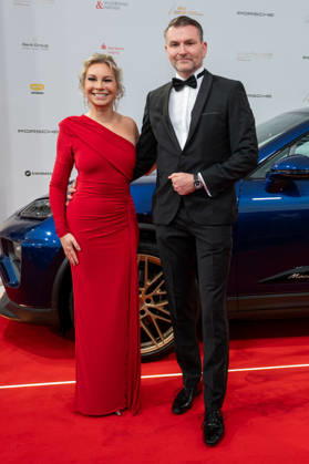 Leipzig: The 30th Leipzig Opera Ball at Augustusplatz on October 24, 2026, starting at 5:00 p.m. Leipzig, Augustusplatz, Leipzig Opera, Photographer: EHL Media, Rico Welzel. Pictured: Susanne Klehn, host, with her boyfriend Michael Heinz. On October 24, 2026, the 31st Leipzig Opera Ball will take place at the Leipzig Opera. Once again, Copyright: xEHLxMedia RicoxWelzelx 20261024_leipziger-opernball-roterteppich_5