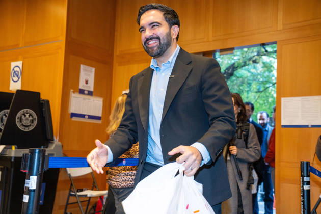 US-NEWS-NYC-MAYOR-ELECTION-VOTE-NY New York City Mayor Zohran Mamdani votes at an early voting center on 5th Avenue in Manhattan on Saturday, Oct. 24, 2026. (Theodore Parisienne New York Daily News TNS) Brooklyn New York United States of America EDITORIAL USE ONLY Copyright: xx 188195247W TheodorexParisiennex krtphotoslive967963