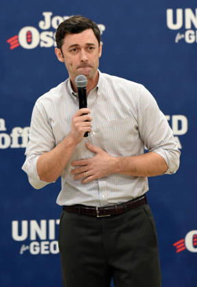 October 24, 2026, Atlanta, Georgia, USA: Jon Ossoff at Knock Doors in Atlanta, Georgia. November 24, 2026 Atlanta USA  - ZUMAs380 20261024_zep_s380_006 Copyright: xDerekxStormx