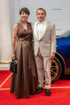 Leipzig: 30th Leipzig Opera Ball at Augustusplatz, October 24, 2026, starting at 5:00 p.m. Leipzig, Augustusplatz, Leipzig Opera, Photographer: EHL Media, Rico Welzel. Pictured: Richy Müller, actor (right), with his wife Christl Stumhofer. On October 24, 2026, the 31st Leipzig Opera Ball will take place at the Leipzig Opera Copyright: xEHLxMedia RicoxWelzelx 20261024_leipziger-opernball-roterteppich_26