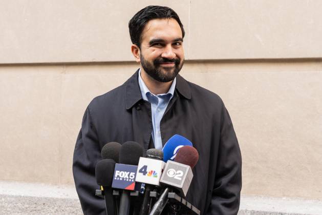 October 24, 2026, Bronx, New York, USA: Mayor Zohran Mamdani speaks to the media after casting his vote on the first day of early voting in general election at polling station at Metropolitan Museum of Art in New York, NY on October 24, 2026. Mayor reveals that he voted for re-election of Governor Kathy Hochul and Yes on all 5 propositions. Bronx USA  - ZUMAr339 20261024_znp_r339_029 Copyright: xLevxRadinx