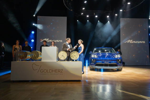 Leipzig: 30th Leipzig Opera Ball at Augustusplatz, October 24, 2026, starting at 5:00 p.m. Leipzig, Augustusplatz, Leipzig Opera, Photographer: EHL Media, Rico Welzel. Pictured: The drawing for the grand prize of the raffle, a Porsche Macan Electric. On October 24, 2026, the 31st Leipzig Opera Ball will take place at the Copyright: xEHLxMedia RicoxWelzelx 20261025_leipziger-opernball-tombola_6