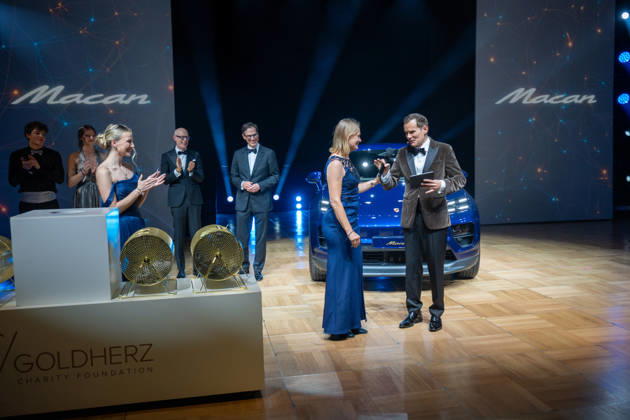 Leipzig: The 30th Leipzig Opera Ball at Augustusplatz on October 24, 2026, starting at 5 p.m. Leipzig, Augustusplatz, Leipzig Opera. Photographer: EHL Media, Rico Welzel. Pictured: Mandy Benzien wins the grand prize in the raffle, a Porsche Macan Electric. On October 24, 2026, the 31st Leipzig Opera Ball will Copyright: xEHLxMedia RicoxWelzelx 20261025_leipziger-opernball-tombola_8