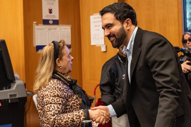 October 24, 2026, Bronx, New York, USA: Mayor Zohran Mamdani arrives to cast his vote on the first day of early voting in general election at polling station at Metropolitan Museum of Art in New York, NY on October 24, 2026. Bronx USA  - ZUMAr339 20261024_znp_r339_005 Copyright: xLevxRadinx