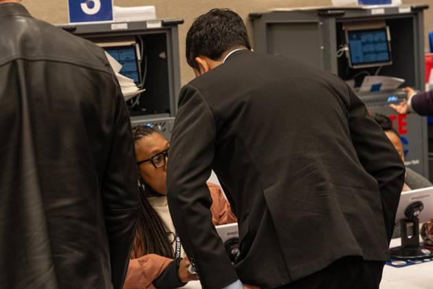 October 24, 2026, Bronx, New York, USA: Mayor Zohran Mamdani arrives to cast his vote on the first day of early voting in general election at polling station at Metropolitan Museum of Art in New York, NY on October 24, 2026. Bronx USA  - ZUMAr339 20261024_znp_r339_007 Copyright: xLevxRadinx