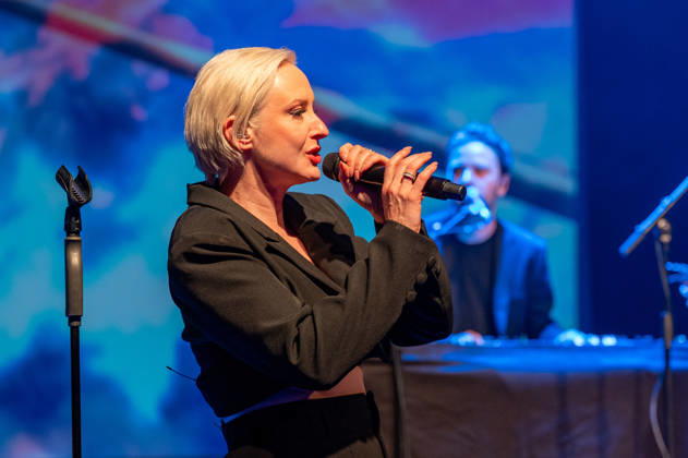Leipzig: 30th Leipzig Opera Ball at Augustusplatz, October 24, 2026, starting at 5:00 p.m. Leipzig, Augustusplatz, Leipzig Opera, Photographer: EHL Media, Rico Welzel. Pictured: Leslie Clio, singer, performing as the midnight act. On October 24, 2026, the 31st Leipzig Opera Ball will take place at the Leipzig Opera. Once again, dozens of Copyright: xEHLxMedia Erik-HolmxLanghofx 20261025_leipziger-opernball-clio_4