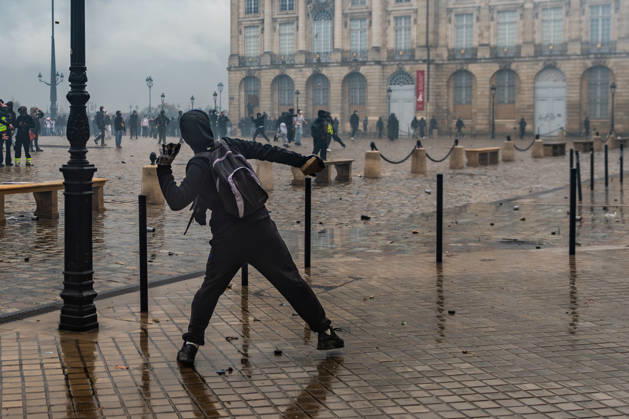 October 24, 2026, Bordeaux, Nouvelle-Aquitaine, France: In Bordeaux, the march on the second day of protests against the rising cost of living initially proceeded peacefully. At the end of the route, violent clashes broke out on the sidelines between groups of demonstrators and law enforcement officers. Projectiles were thrown at riot police, who used tear gas to disperse the groups. Participants in the mobilization also included members of the Yellow Vests movement. Bordeaux France - ZUMAh207 20261024_zip_h207_019 Copyright: xFabricexHebertx