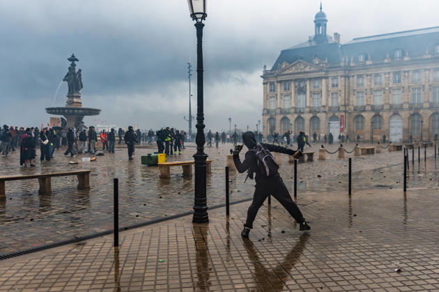October 24, 2026, Bordeaux, Nouvelle-Aquitaine, France: In Bordeaux, the march on the second day of protests against the rising cost of living initially proceeded peacefully. At the end of the route, violent clashes broke out on the sidelines between groups of demonstrators and law enforcement officers. Projectiles were thrown at riot police, who used tear gas to disperse the groups. Participants in the mobilization also included members of the Yellow Vests movement. Bordeaux France - ZUMAh207 20261024_zip_h207_015 Copyright: xFabricexHebertx
