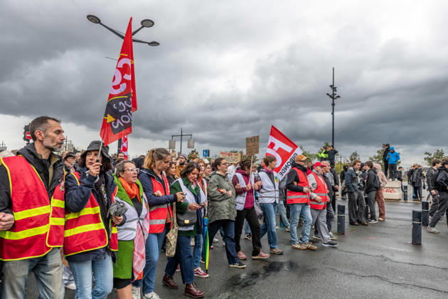 October 24, 2026, Bordeaux, Nouvelle-Aquitaine, France: In Bordeaux, the march on the second day of protests against the rising cost of living initially proceeded peacefully. At the end of the route, violent clashes broke out on the sidelines between groups of demonstrators and law enforcement officers. Projectiles were thrown at riot police, who used tear gas to disperse the groups. Participants in the mobilization also included members of the Yellow Vests movement. Bordeaux France - ZUMAh207 20261024_zip_h207_050 Copyright: xFabricexHebertx