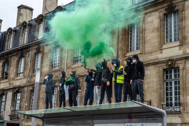 October 24, 2026, Bordeaux, Nouvelle-Aquitaine, France: In Bordeaux, the march on the second day of protests against the rising cost of living initially proceeded peacefully. At the end of the route, violent clashes broke out on the sidelines between groups of demonstrators and law enforcement officers. Projectiles were thrown at riot police, who used tear gas to disperse the groups. Participants in the mobilization also included members of the Yellow Vests movement. Bordeaux France - ZUMAh207 20261024_zip_h207_046 Copyright: xFabricexHebertx