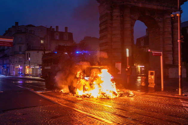 October 24, 2026, Bordeaux, Nouvelle-Aquitaine, France: In Bordeaux, the march on the second day of protests against the rising cost of living initially proceeded peacefully. At the end of the route, violent clashes broke out on the sidelines between groups of demonstrators and law enforcement officers. Projectiles were thrown at riot police, who used tear gas to disperse the groups. Participants in the mobilization also included members of the Yellow Vests movement. Bordeaux France - ZUMAh207 20261024_zip_h207_042 Copyright: xFabricexHebertx