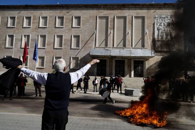 October 24, 2026, Tirana, Albania: TIRANA, ALBANIA, OCTOBER 24, 2026: Demonstrators clash with riot police during an anti-government protest in central Tirana. Protesters throw stones, pyrotechnics and petrol bombs, while police use tear gas, water cannons and rubber bullets. The demonstrations call for Prime Minister Edi Rama™s resignation, increased support for education and greater political accountability. Tirana Albania - ZUMAq101 20261024_zna_q101_372 Copyright: xVlasovxSulajx