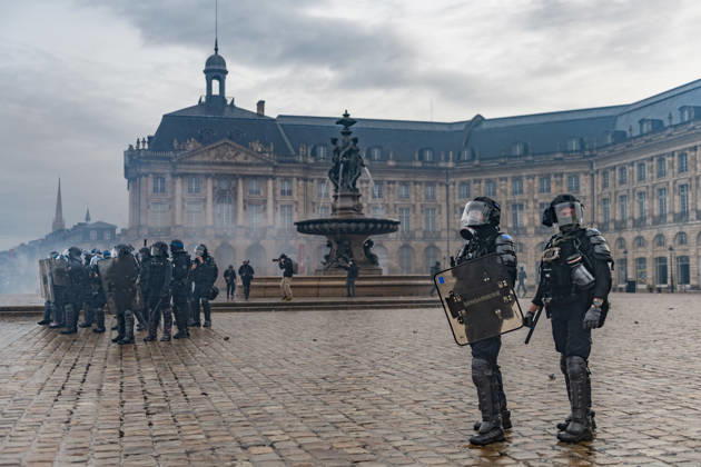 October 24, 2026, Bordeaux, Nouvelle-Aquitaine, France: In Bordeaux, the march on the second day of protests against the rising cost of living initially proceeded peacefully. At the end of the route, violent clashes broke out on the sidelines between groups of demonstrators and law enforcement officers. Projectiles were thrown at riot police, who used tear gas to disperse the groups. Participants in the mobilization also included members of the Yellow Vests movement. Bordeaux France - ZUMAh207 20261024_zip_h207_035 Copyright: xFabricexHebertx