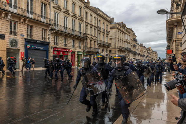 October 24, 2026, Bordeaux, Nouvelle-Aquitaine, France: In Bordeaux, the march on the second day of protests against the rising cost of living initially proceeded peacefully. At the end of the route, violent clashes broke out on the sidelines between groups of demonstrators and law enforcement officers. Projectiles were thrown at riot police, who used tear gas to disperse the groups. Participants in the mobilization also included members of the Yellow Vests movement. Bordeaux France - ZUMAh207 20261024_zip_h207_010 Copyright: xFabricexHebertx