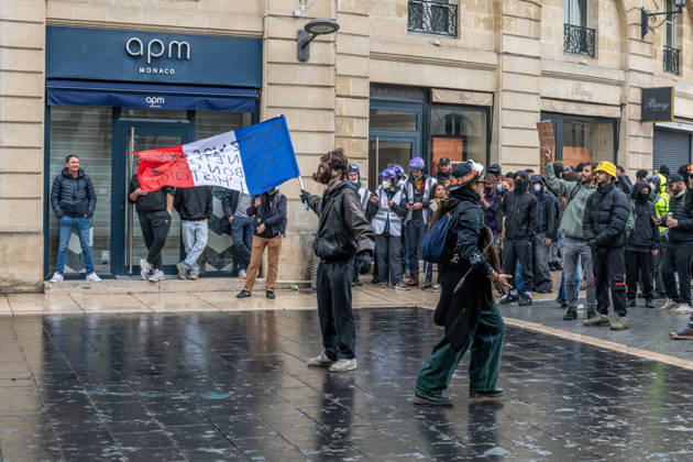 October 24, 2026, Bordeaux, Nouvelle-Aquitaine, France: In Bordeaux, the march on the second day of protests against the rising cost of living initially proceeded peacefully. At the end of the route, violent clashes broke out on the sidelines between groups of demonstrators and law enforcement officers. Projectiles were thrown at riot police, who used tear gas to disperse the groups. Participants in the mobilization also included members of the Yellow Vests movement. Bordeaux France - ZUMAh207 20261024_zip_h207_004 Copyright: xFabricexHebertx
