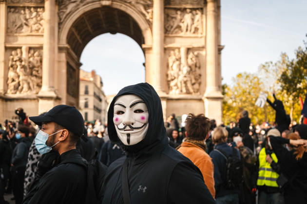 Marseille France Street Protests A demonstrator wearing a Guy Fawkes mask stands near the Arc de Triomphe in Marseille, France on October 24, 2026. Authorities deployed around 70,000 security personnel across France for renewed protests over the cost of living, after unrest a week earlier saw public buildings damaged, hundreds of shops looted and about 2,700 people arrested. Marseille Provence-Alpes-CÃ te France Copyright: xNaelxChahinex
