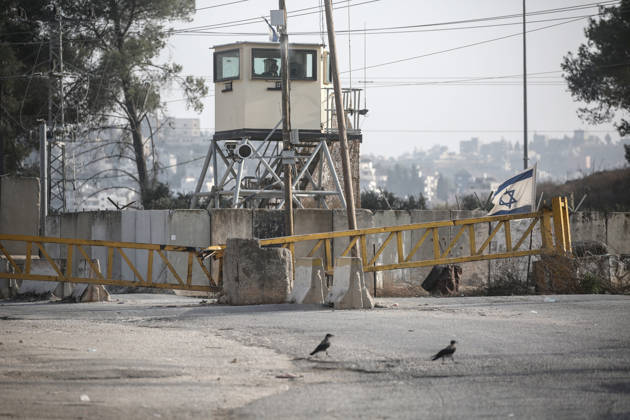 Palestinian-Israeli conflict in Nablus - 24 Oct 2026 General view of a closed military gate at a checkpoint south of the city of Nablus in the West Bank. The Israeli army has imposed a tight blockade on areas under the jurisdiction of the Palestinian Authority, restricting movement between cities throughout the West Bank. Meanwhile, Israeli Prime Minister Benjamin Netanyahu has vowed to punish the Palestinian National Authority, following a shooting incident near the city of Hebron that resulted in the deaths of two Israelis. Nablus Palestine Copyright: xNasserxishatyehx xSOPAxImagesx Nishtayeh1018