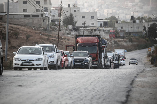 October 24, 2026, Nablus, Palestine: Palestinians wait in their vehicles in front of a closed military gate at a checkpoint south of the city of Nablus in the West Bank. The Israeli army has imposed a tight blockade on areas under the jurisdiction of the Palestinian Authority, restricting movement between cities throughout the West Bank. Meanwhile, Israeli Prime Minister Benjamin Netanyahu has vowed to punish the Palestinian National Authority, following a shooting incident near the city of Hebron that resulted in the deaths of two Israelis. Nablus Palestine - ZUMAs197 20261024_aaa_s197_580 Copyright: xNasserxishatyehx