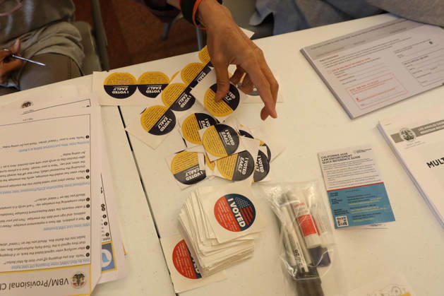 Early in-person voting opens in Los Angeles ahead of US Midterm Elections LOS ANGELES, CALIFORNIA - OCTOBER 24: Stickers and pamphlets related to the 2026 U.S. midterm elections are displayed in Los Angeles, California, United States on October 24, 2026. Vote centers opened to allow residents to cast ballots before Election Day. Grace Hie Yoon Anadolu Los angeles United States. Editorial use only. Please get in touch for any other usage.  Copyright: x2026xAnadoluxGracexHiexYoonx