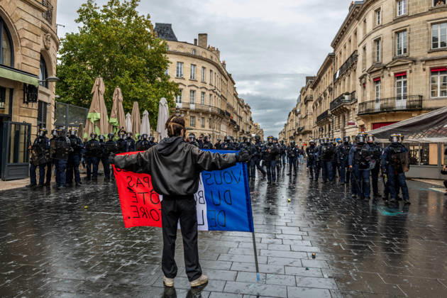 October 24, 2026, Bordeaux, Nouvelle-Aquitaine, France: In Bordeaux, the march on the second day of protests against the rising cost of living initially proceeded peacefully. At the end of the route, violent clashes broke out on the sidelines between groups of demonstrators and law enforcement officers. Projectiles were thrown at riot police, who used tear gas to disperse the groups. Participants in the mobilization also included members of the Yellow Vests movement. Bordeaux France - ZUMAh207 20261024_zip_h207_001 Copyright: xFabricexHebertx