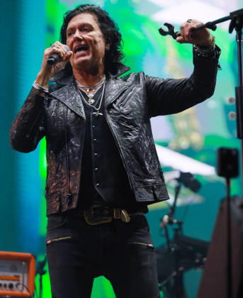 October 24, 2026, Tijuana, Baja California, Mexico: Frontman SAUL HERNANDEZ of Mexican rock band Caifanes performs on stage while gesturing to the crowd during the Tecate Peninsula 2026 music festival at Explanada Estadio Caliente in Tijuana, Baja California, Mexico, October 24, 2026. Tijuana Mexico - ZUMAm311 20261024_zip_m311_016 Copyright: xAlbertoxMartinezx