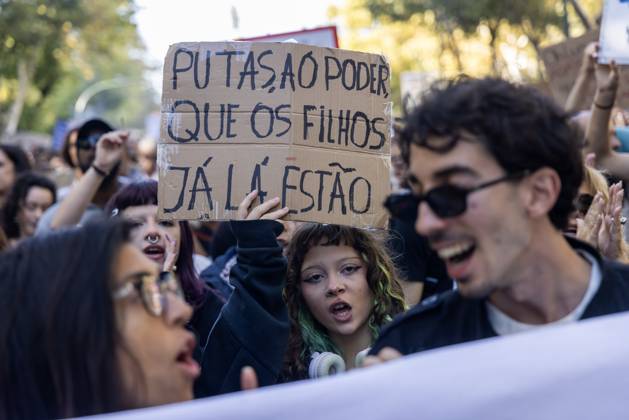 October 24, 2026, Lisbon, Lisbon, Portugal: Protesters hold up signs and shout slogans during a protest for affordable housing and against the rising cost of living..Thousands of people protested for access to affordable housing and against the rising cost of living. The demonstration ended in Rossio Square, with protesters setting up tents as a symbol of the housing shortage in Portugal. Lisbon Portugal - ZUMAs197 20261024_aaa_s197_193 Copyright: xHugoxAmaralx