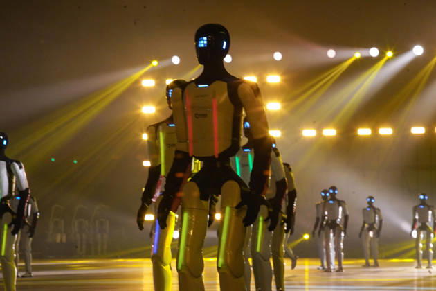 JINAN, CHINA - OCTOBER 24: One hundred and ten domestic humanoid robots perform a synchronized dance to challenge for the Guinness World Record for most robots dancing simultaneously at Jinan Yellow River International Convention and Exhibition Center on October 24, 2026 in Jinan, Shandong Province of China.  Copyright: xVCGx 111676793334