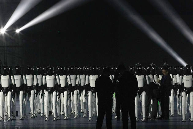 JINAN, CHINA - OCTOBER 24: One hundred and ten domestic humanoid robots perform a synchronized dance to challenge for the Guinness World Record for most robots dancing simultaneously at Jinan Yellow River International Convention and Exhibition Center on October 24, 2026 in Jinan, Shandong Province of China.  Copyright: xVCGx 111676793336