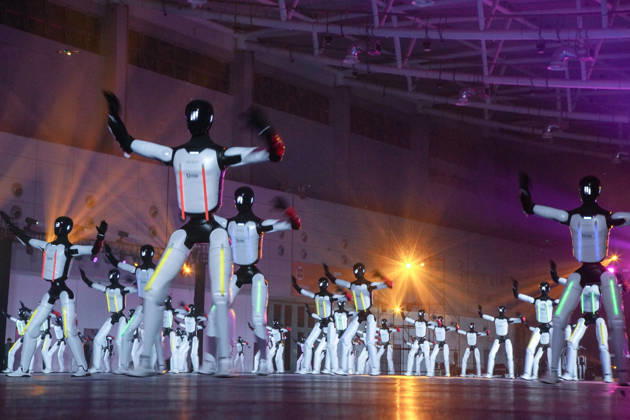 JINAN, CHINA - OCTOBER 24: One hundred and ten domestic humanoid robots perform a synchronized dance to attempt the Guinness World Record for most robots dancing simultaneously at the Yellow River International Convention and Exhibition Center on October 24, 2026 in Jinan, Shandong Province of China.  Copyright: xVCGx 111676793332