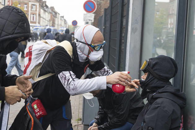 Clashes During The Yellow Vests Protest Act II - Lille Clashes during the demonstration in favor of purchasing power, the protection of public services, and fiscal and social justice, in Lille on October 24, 2026 as part of a nationwide call for mobilisation and protest bringing together former members of the Yellow Vest movement, labor unions, high school and university students. Photo by Sebastien Courdji ABACAPRESS.COM Lille nord France  Copyright: xCourdjixSebastien ABACAx