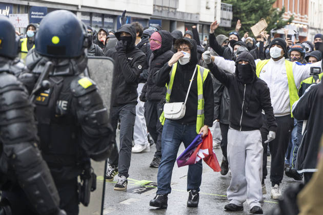 Clashes During The Yellow Vests Protest Act II - Lille Clashes during the demonstration in favor of purchasing power, the protection of public services, and fiscal and social justice, in Lille on October 24, 2026 as part of a nationwide call for mobilisation and protest bringing together former members of the Yellow Vest movement, labor unions, high school and university students. Photo by Sebastien Courdji ABACAPRESS.COM Lille nord France  Copyright: xCourdjixSebastien ABACAx