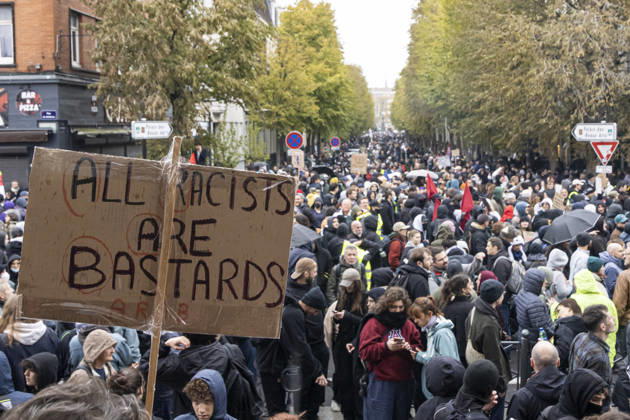 Yellow Vests Protest Act II - Lille Demonstration in favor of purchasing power, the protection of public services, and fiscal and social justice, in Lille on October 24, 2026 as part of a nationwide call for mobilisation and protest bringing together former members of the Yellow Vest movement, labor unions, high school and university students. Photo by Sebastien Courdji ABACAPRESS.COM Lille nord France  Copyright: xCourdjixSebastien ABACAx