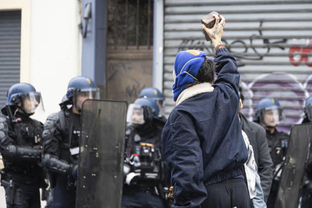 Clashes During The Yellow Vests Protest Act II - Lille Clashes during the demonstration in favor of purchasing power, the protection of public services, and fiscal and social justice, in Lille on October 24, 2026 as part of a nationwide call for mobilisation and protest bringing together former members of the Yellow Vest movement, labor unions, high school and university students. Photo by Sebastien Courdji ABACAPRESS.COM Lille nord France  Copyright: xCourdjixSebastien ABACAx